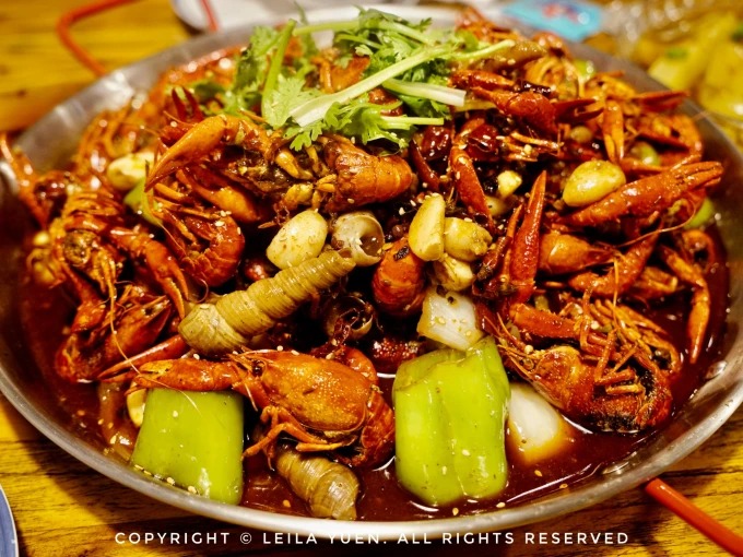 Spiced crayfish at a Lianyungang restaurant