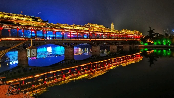 Ponte Baizi sobre o rio Jian, em Duyun