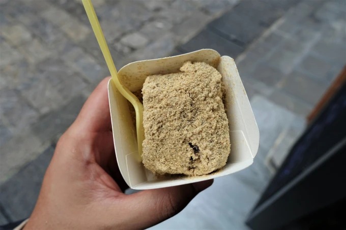 Bolo chongchong com amendoim e gergelim
