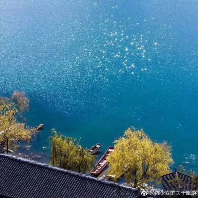 泸沽湖周辺の秋景色