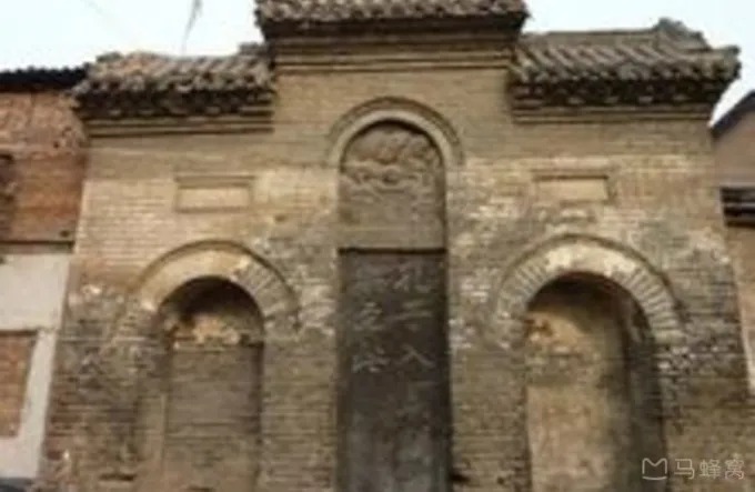 Marco no local onde Confúcio perguntou sobre os ritos, em Luoyang