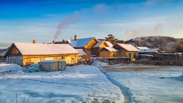 Verschneite Gebäude in Arctic Village