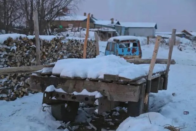 Das Dorf Beihong unter tiefem Schnee