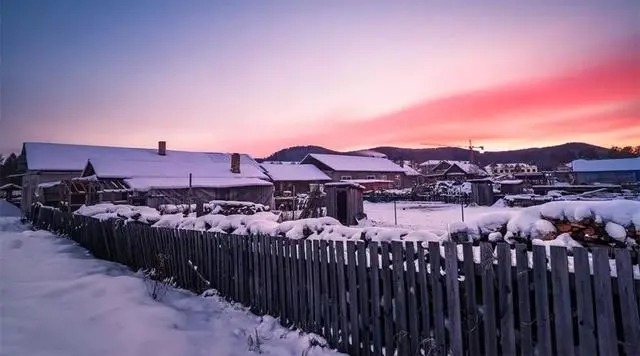 Schneebedeckte Winterlandschaft in Mohe, Heilongjiang