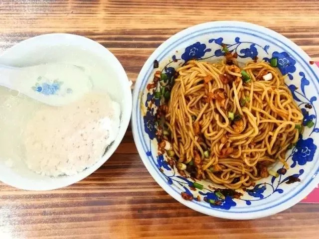 混ぜ米粉と卵入り肉餅湯の南昌朝食