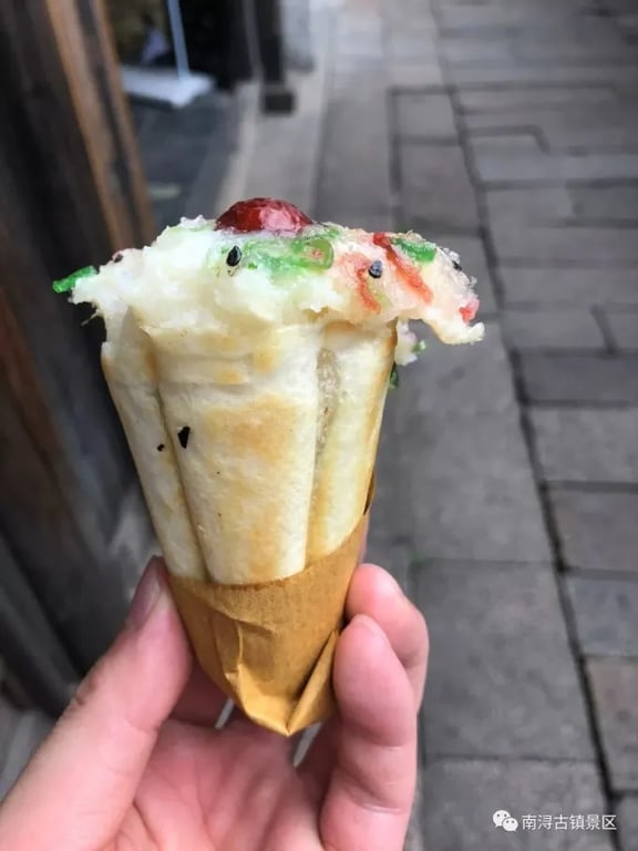 Frisch gebackene Pflaumenblüten-Reiskuchen nach dem Herausnehmen