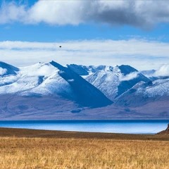 El Manasarovar y las montañas lejanas