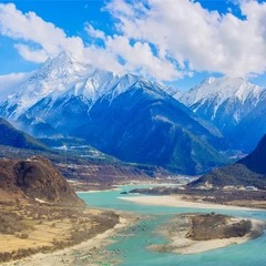 Bewaldete Hänge der Yarlung-Tsangpo-Schlucht