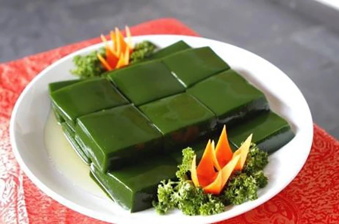 地元の冷たい一品、神仙豆腐