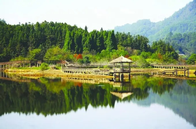 龍川湾の水面に映る景色