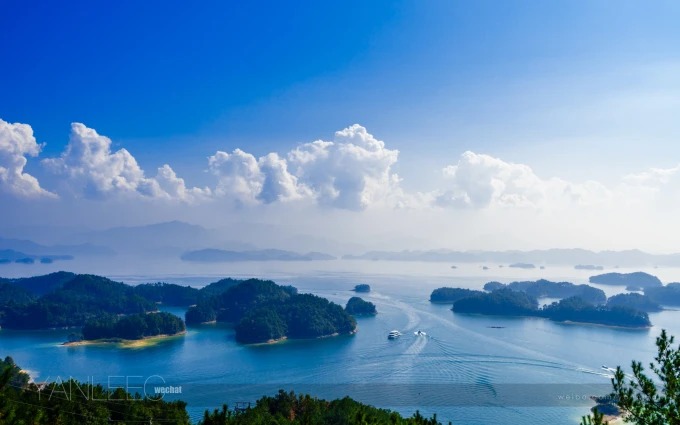 View over scattered islands from Meifeng Island
