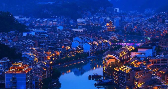 Casco antiguo de Zhenyuan de noche