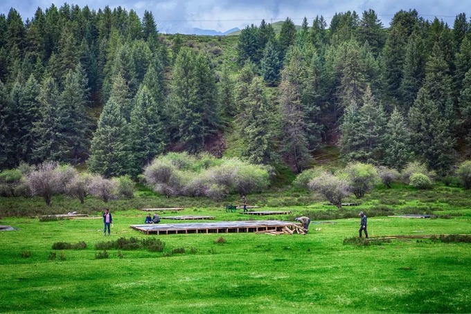 Valle de montaña en la cordillera de Qilian