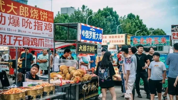 Puestos de comida del mercado nocturno de Lujiazhuang