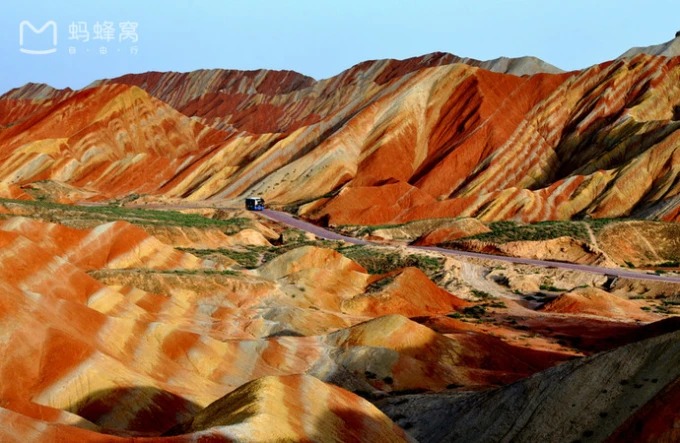 Formaciones rocosas rojas y ocres en Zhangye Danxia