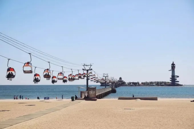 Seilbahn bei der Überfahrt über das Meer in Richtung Xianluo Island