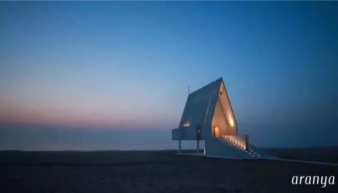 アラニヤ・チャペルと海辺の風景