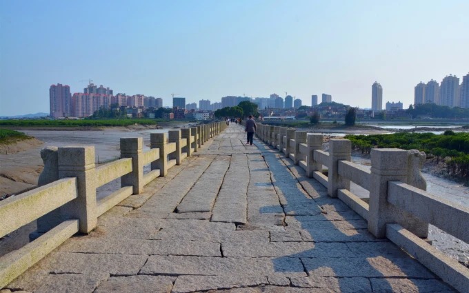 Stone bridge and pavilions at Luoyang Bridge