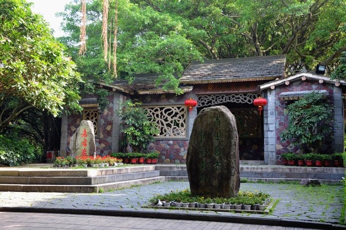 Große Steinfigur des Laozi auf dem Qingyuan-Berg