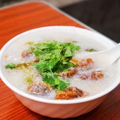 A bowl of local noodle soup in Quanzhou