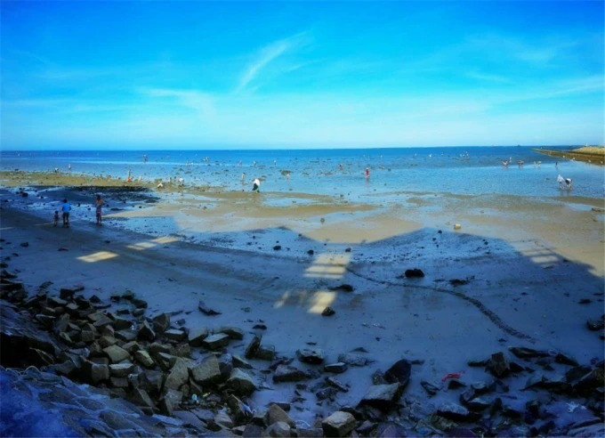 Gezeitenbecken-Erkundung an der Küste von Rizhao