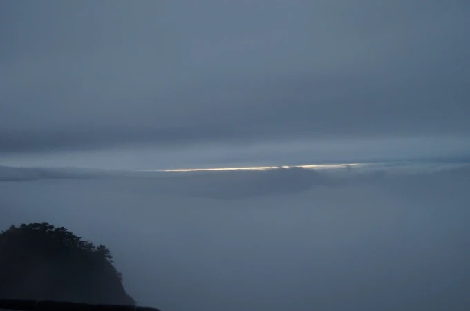 Eine kurze Lücke bei Sonnenuntergang