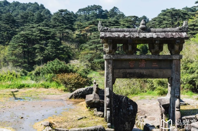 Old stone buildings at Sanqing Fudi