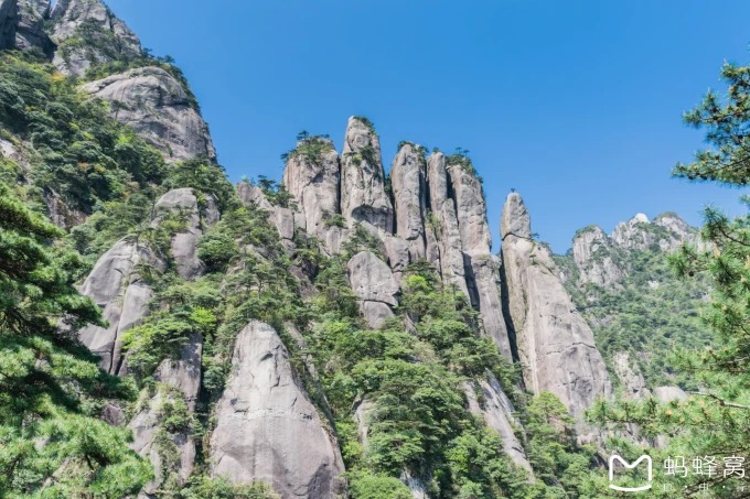 Granite pillars at Wanhu Chaotian