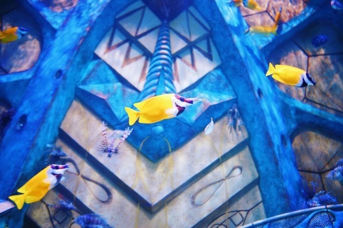 Großes Aquariumsbecken im The Lost Chambers