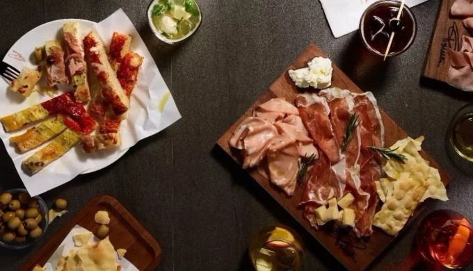 Mostrador de panadería en un café Starbucks Reserve