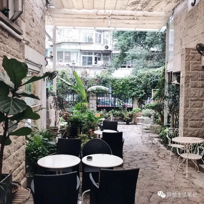 Life&Kitchen 돌담 옆 정원 좌석