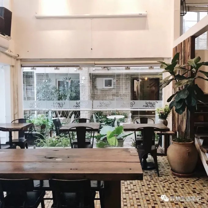 Life&Kitchen의 실내 식사 공간