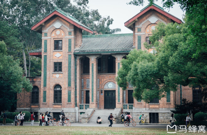 Caminhos no campus da Universidade Sun Yat-sen
