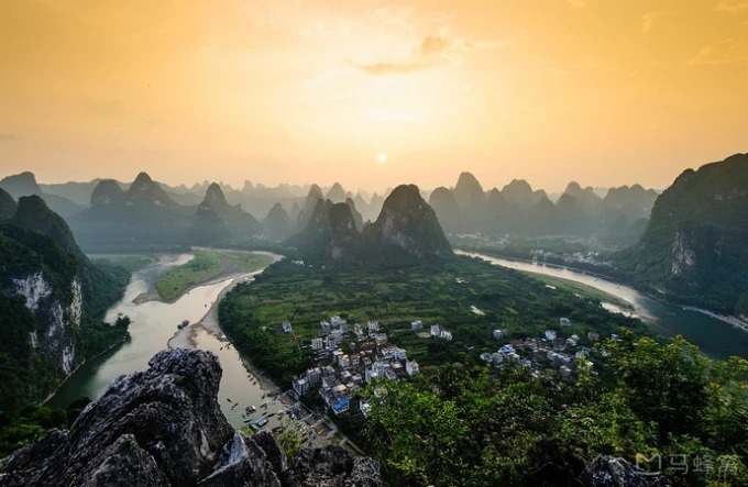 Vista sobre Yangshuo a partir da Colina Laozhai