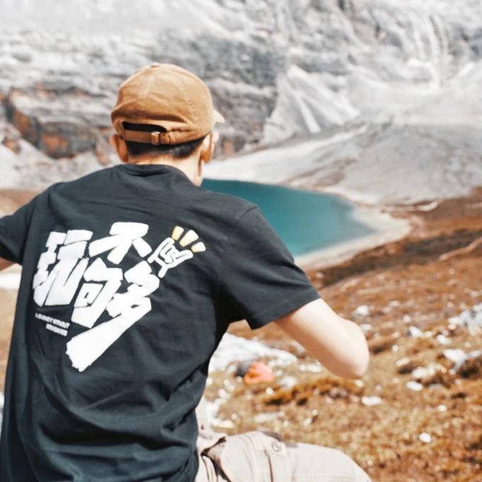 Das Ostufer des Erhai bei Shuanglang, mit dem Cangshan hinter dem Wasser