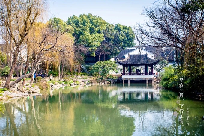 연못 옆 부용정