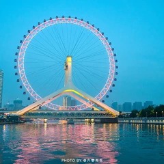 The Tianjin Eye wheel above the Haihe River