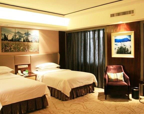 Lits jumeaux dans une chambre de l'hôtel Yili