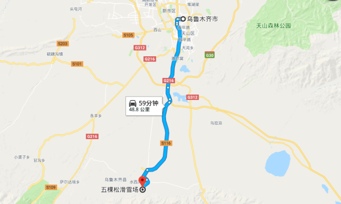 Carretera hacia las zonas de esquí a las afueras de Urumqi