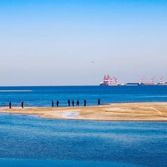 Fähre bei der Annäherung an die Liugong-Insel in der Bucht von Weihai
