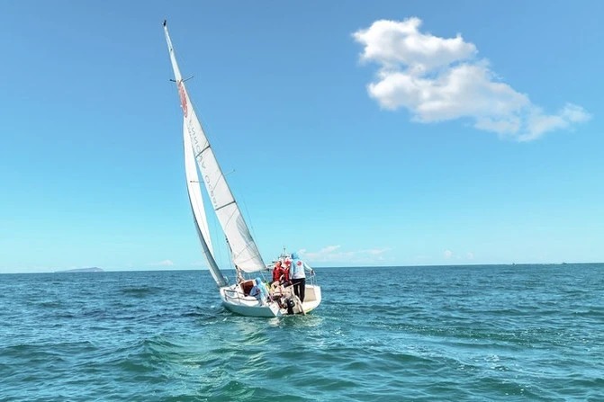 涠洲島沖のセーリング