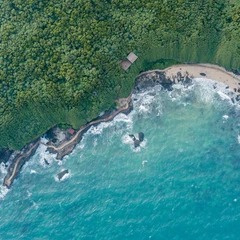 鰐魚山の火山崖と海岸遊歩道