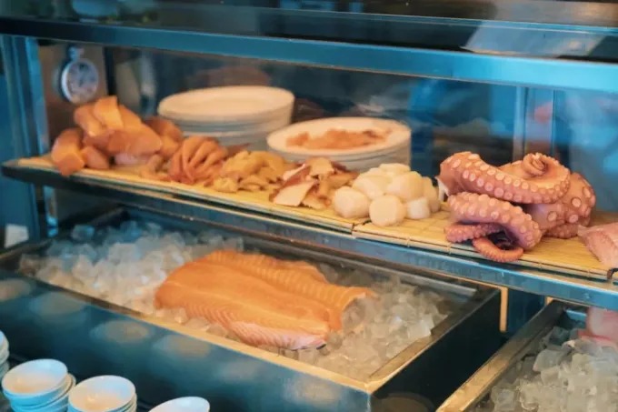 해산물과 뷔페 요리