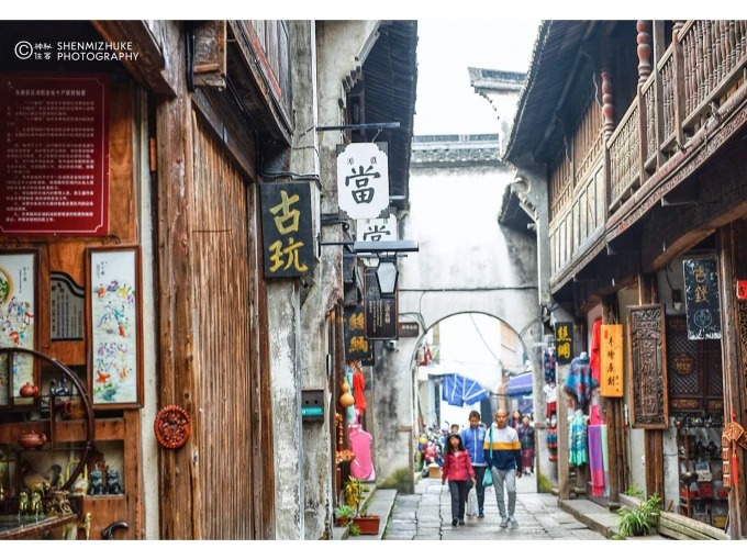 Narrow street in Wuzhen’s Dongzha area
