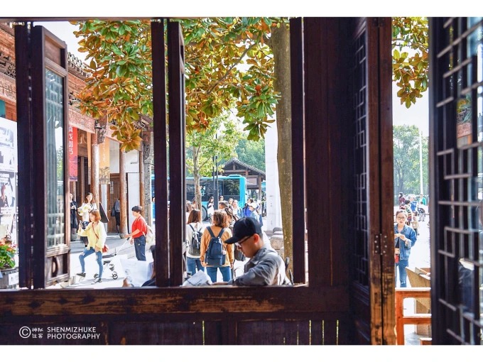 Buildings and water in Wuzhen’s Xizha area