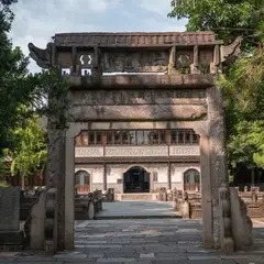 Courtyard and old trees at Zhaoming Academy