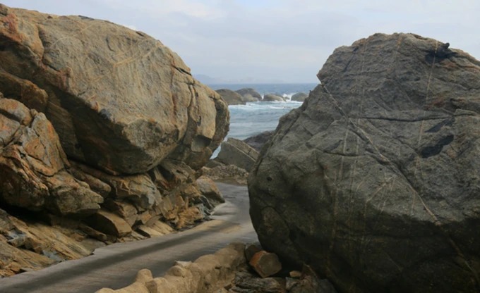 Rock formations along the southern coast of Wuzhizhou Island