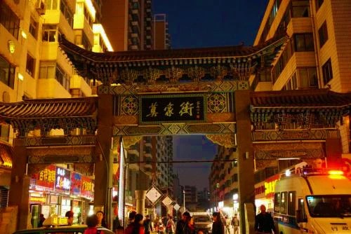 Comida local e movimento de mercado em Xining