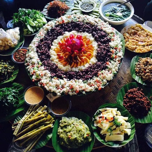 Dai food served in Xishuangbanna