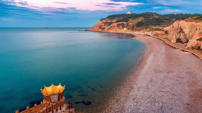 Geschwungene Küste der Moon Bay auf North Changshan